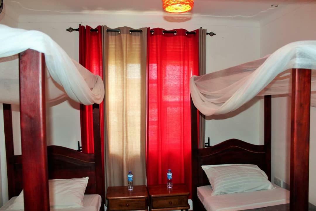 Entebbe Vine Inn Exterior foto